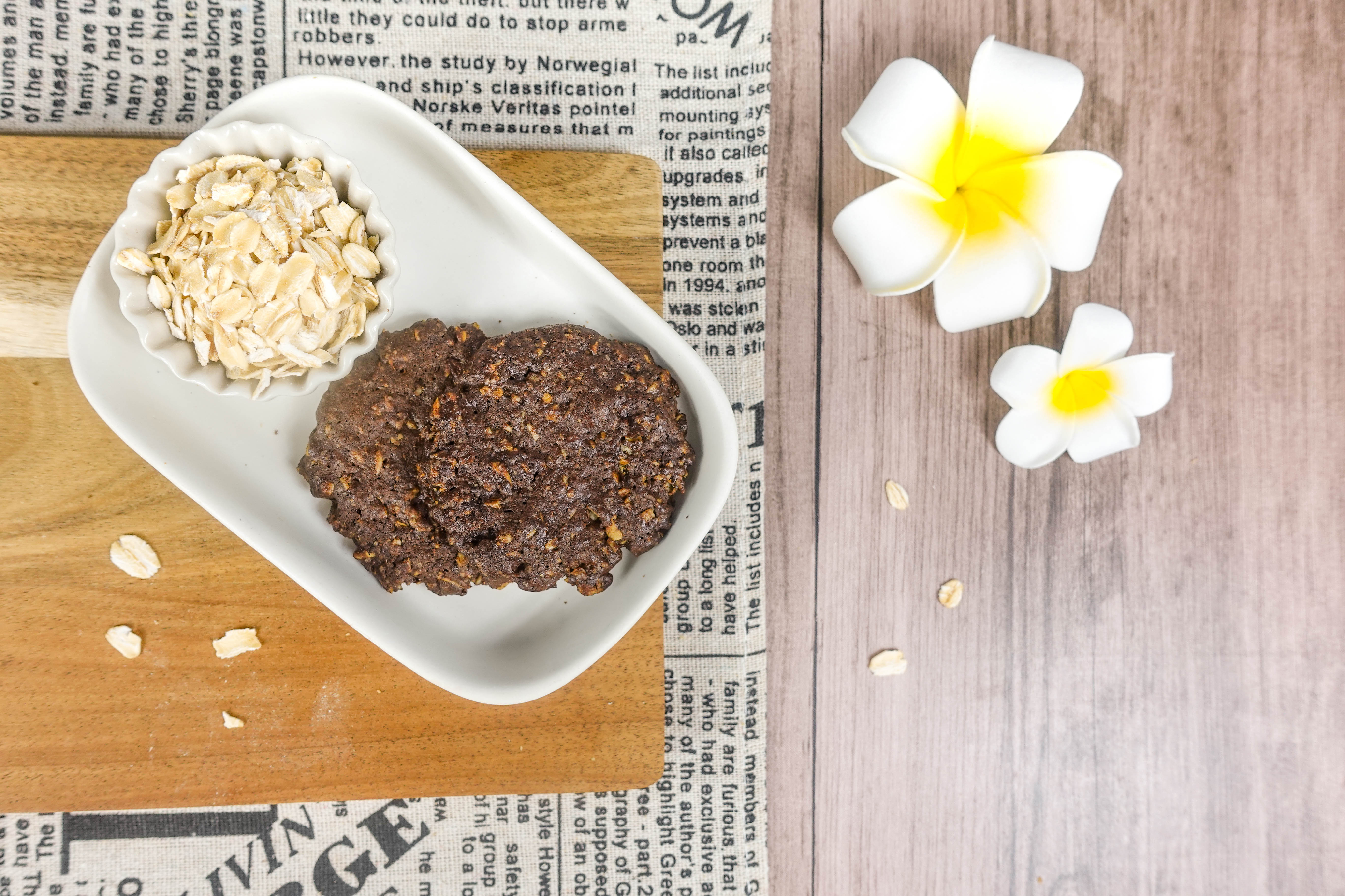 四月南風燕麥巧克力手工餅乾罐，酥脆燕麥融合可可香氣的經典點心