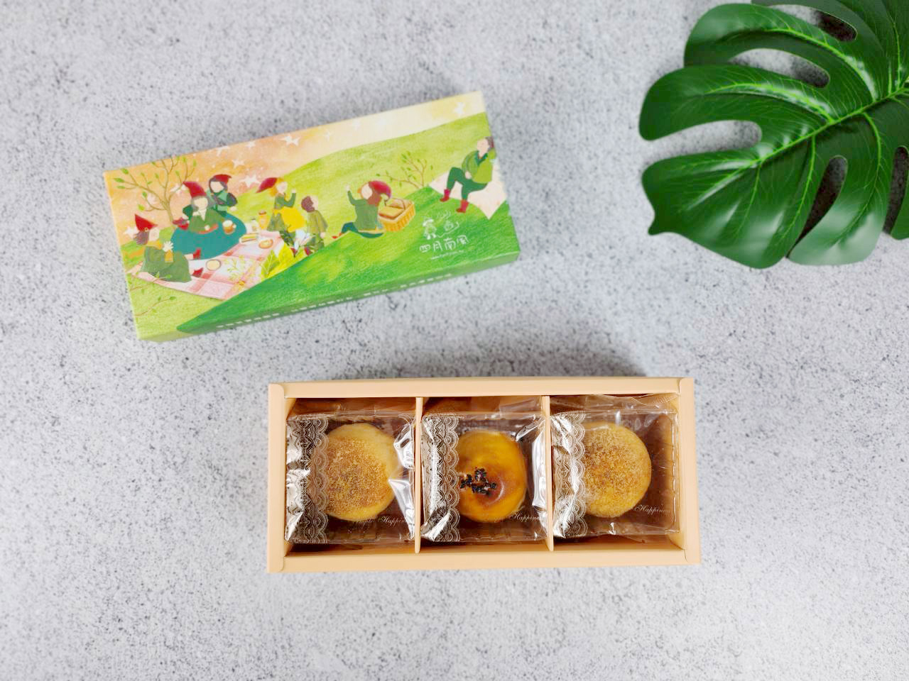 綜合三入禮盒，蛋黃酥與雪月沙雙重風味，體面送禮首選