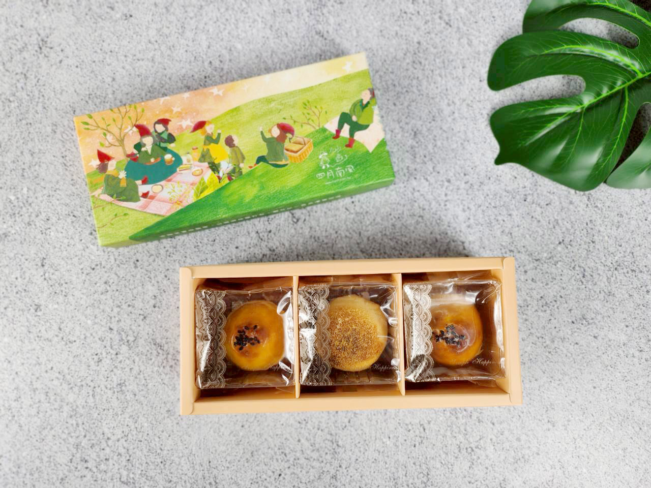 綜合三入禮盒，蛋黃酥與雪月沙雙重風味，體面送禮首選