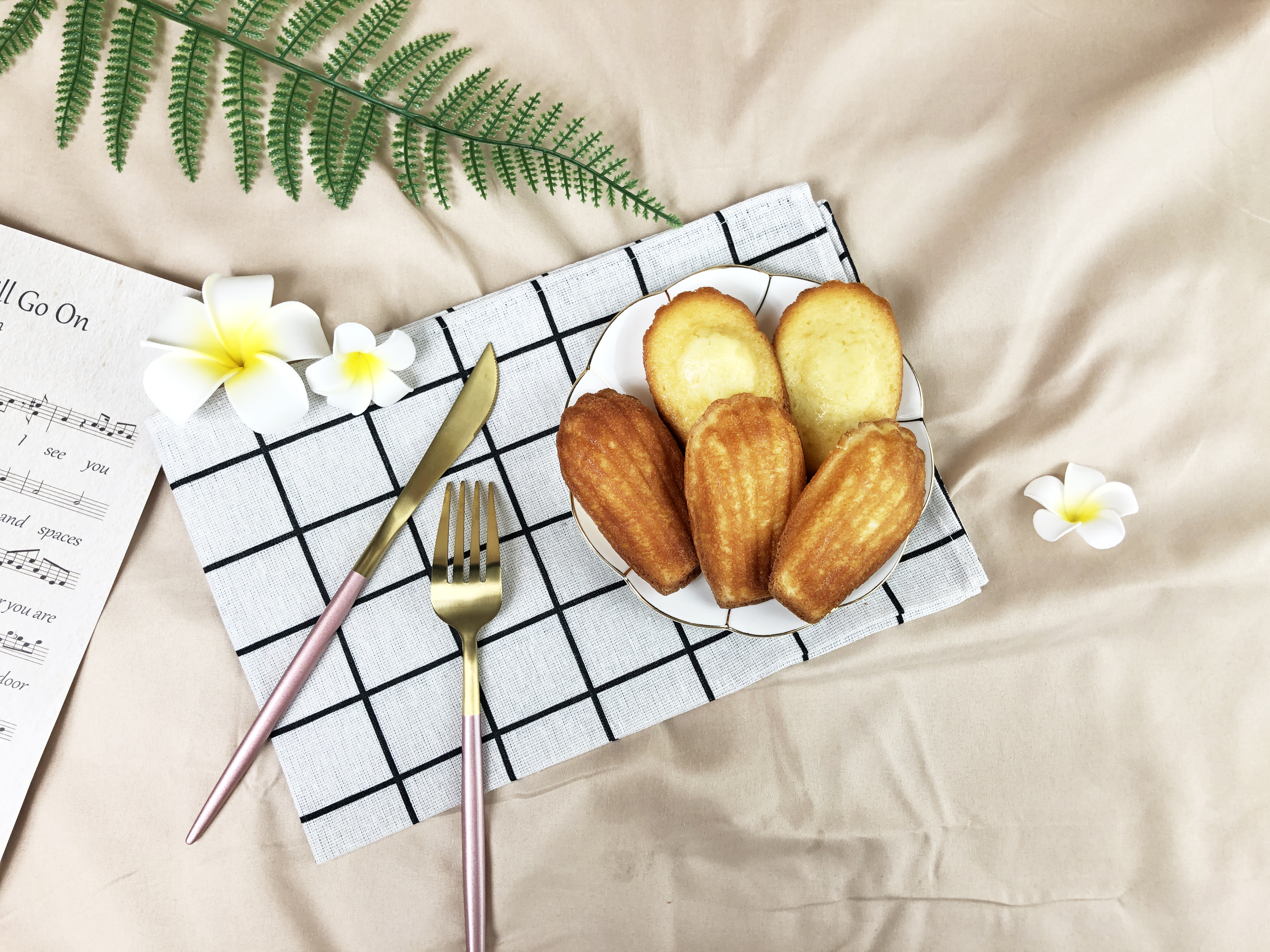 四月南風蜜香瑪德蓮，經典法式小點心，鬆軟綿密帶有甜蜜花香