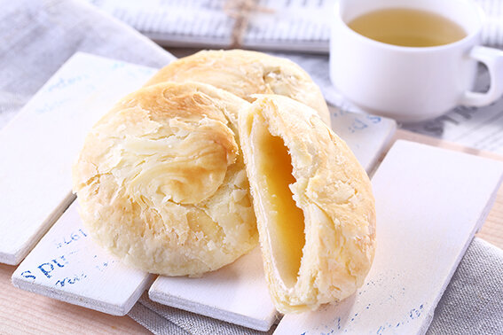 四月南風太陽餅，酥脆外皮搭配微甜麥芽內餡的經典台中伴手禮
